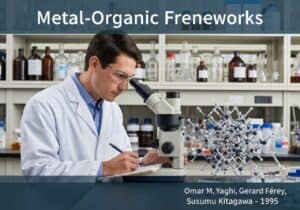 在实验室分析晶体金属有机框架的研究人员。.