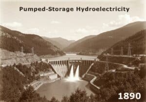 Centrale hydroélectrique de pompage-turbinage avec barrage et turbines pour le stockage de l'énergie.