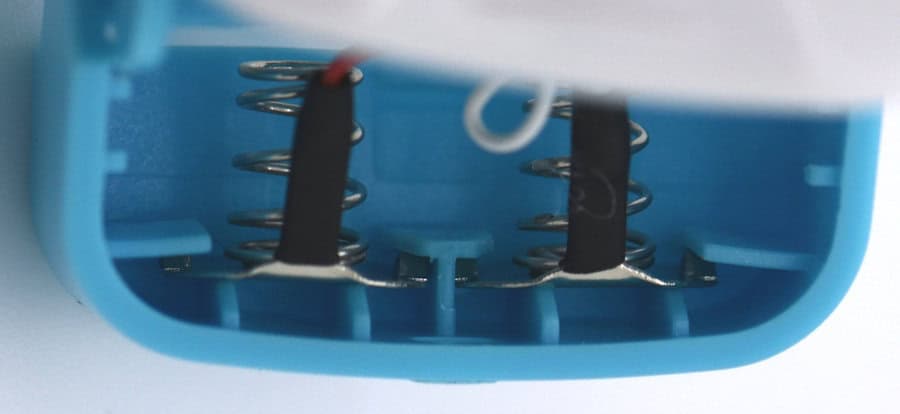 Low cost pulse oximeter %spo2 design review 16 Battery connectors in ribs 1