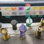 Prises et étiquettes des stations-service