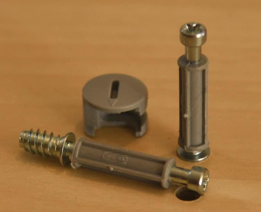 Plastics design tricks collection 47 Locating screws